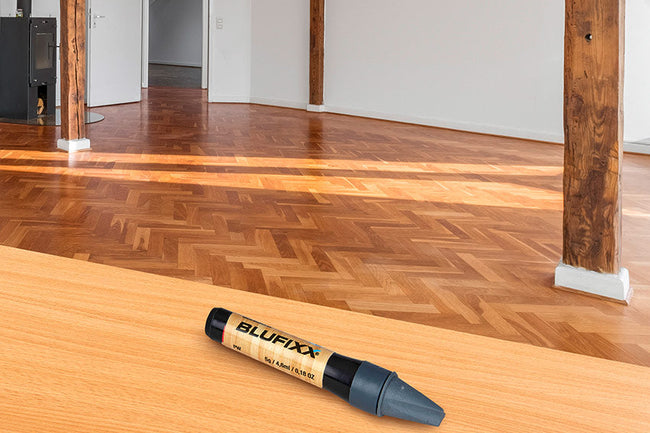 Löcher im Fensterrahmen verschließen mit BLUFIXX – Blufixx